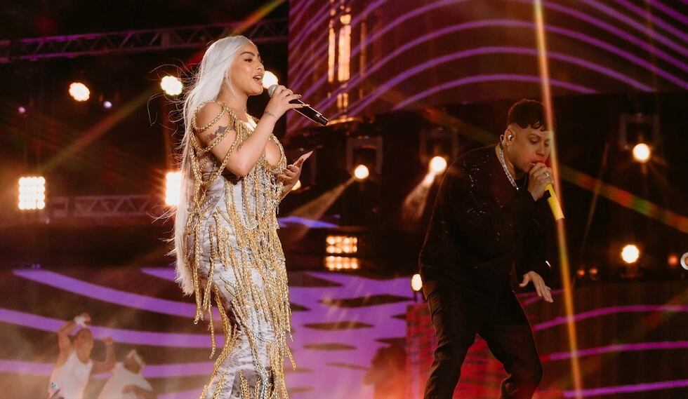 Yailín, la más viral, junto a Shadow Blow en los Premios Heat.
