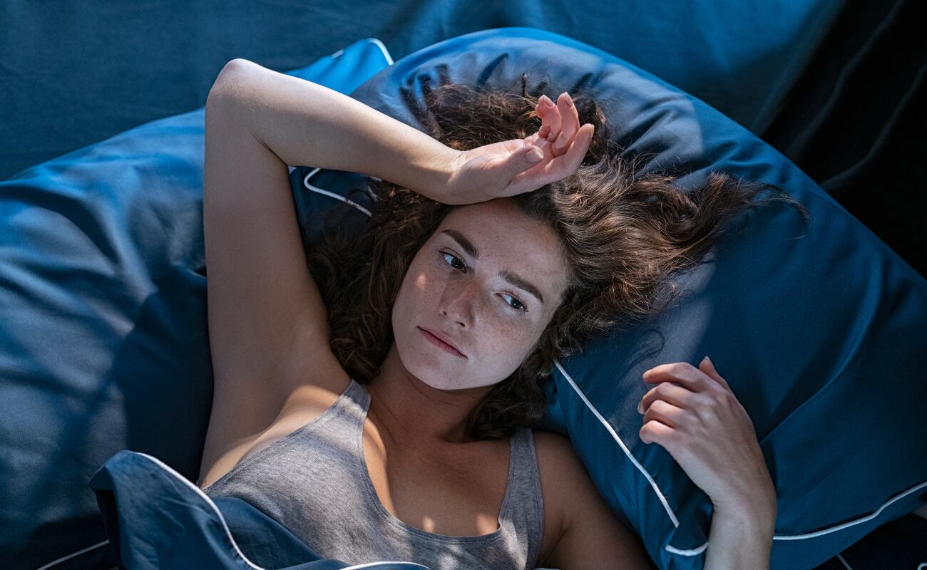 Usar melatonina sin tratar las causas emocionales del insomnio puede retrasar diagnósticos importantes. Lo ideal es siempre combinar su uso con evaluación médica y, si es necesario, apoyo psicológico.