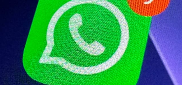 Por qué te llegan los mensajes recién cuando abres WhatsApp