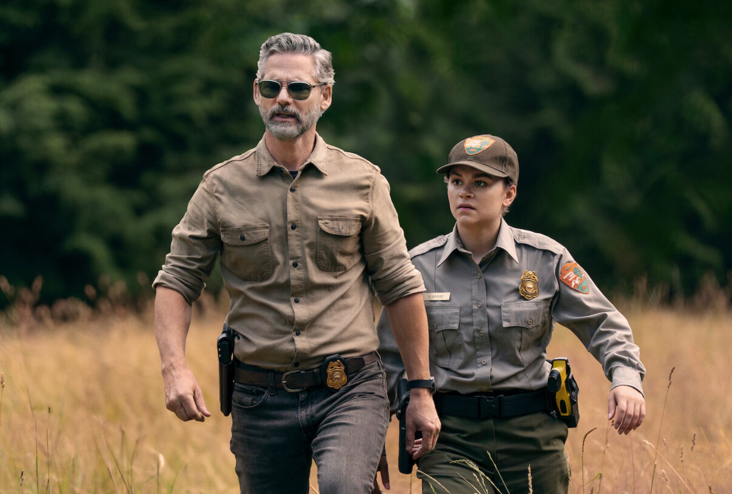 Tras la muerte de una mujer en el Parque Nacional de Yosemite, un agente es arrastrado a un territorio donde solo existen son las leyes de la naturaleza (Foto: Netflix)