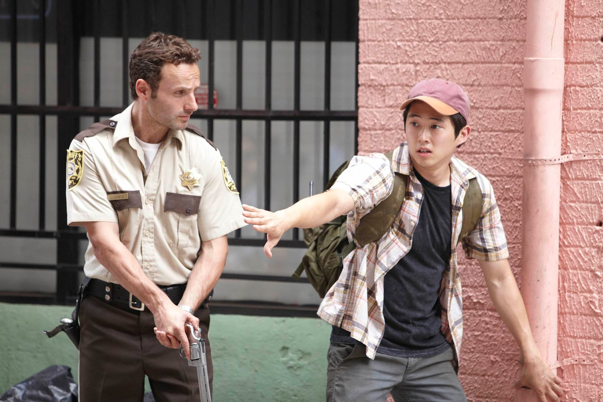 Andrew Lincoln como Rick Grimes y Steven Yeun como Glenn Rhee en una escena de "The Walking Dead" (Foto: AMC)