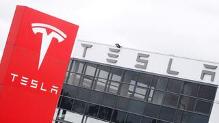 Acciones de Tesla caen con fuerza frente a la preocupación por la demanda y los problemas logísticos 