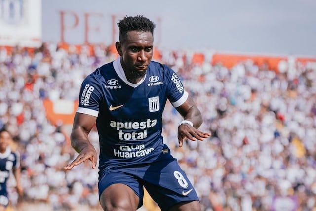 Eryc Castillo, de Ecuador, es el Mejor extranjero del año.