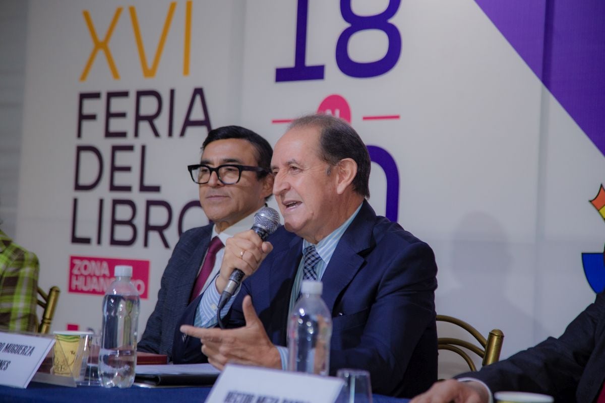 El librero y Presidente de la Cámara Peruana del Libro de Lima (CPL), Ricardo Muguerza, recibió un homenaje a su trayectoria.