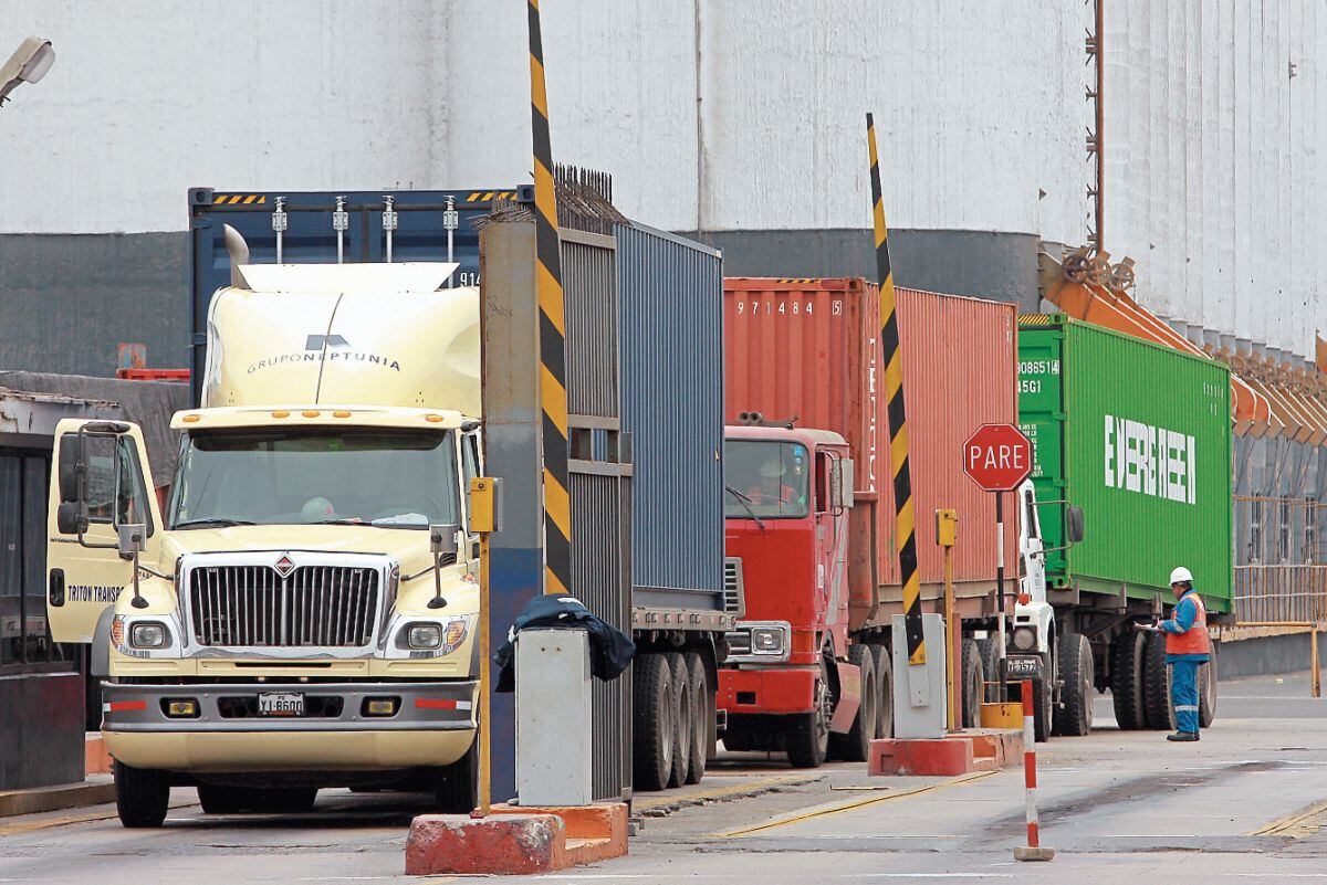 Transportistas evalúan huelga ante alza de peajes. (Foto: GEC/REFERENCIAL)