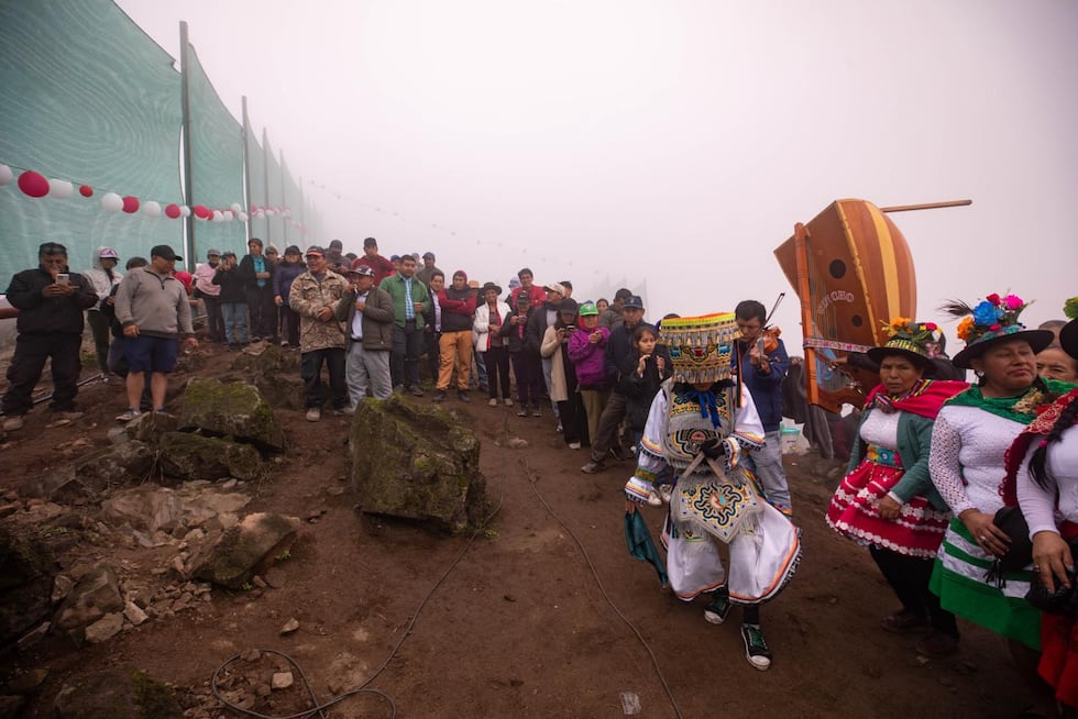 Los vecinos de la zona esperan que pronto el agua recolectada por las mallas atrapanieblas pueda ser de consumo humano. (Foto: Antonio Melgarejo / GEC).