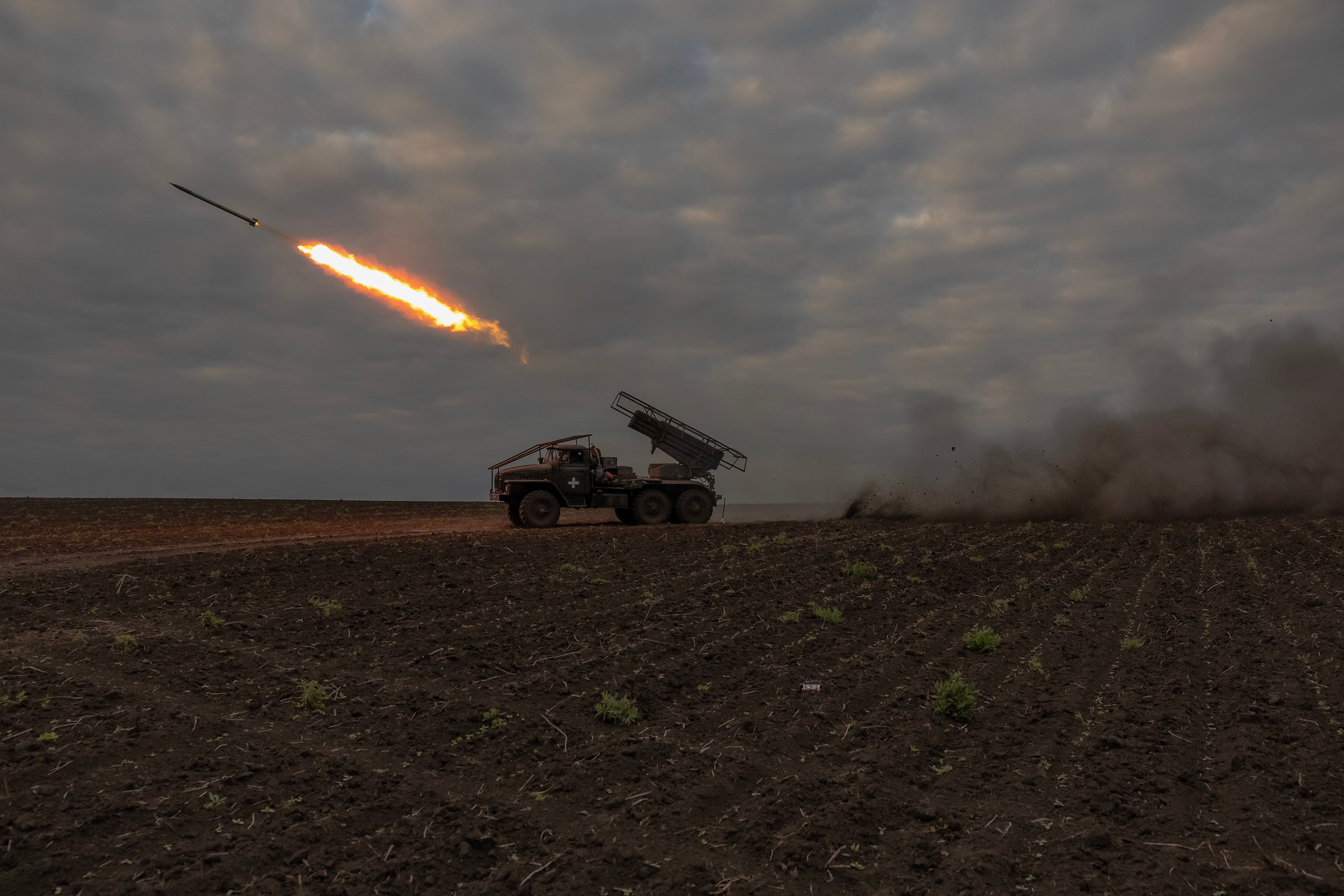 Ukrainian military personnel from the 92nd Assault Brigade fire a BM-21 'Grad' multiple rocket launcher.  (Photo: AFP)