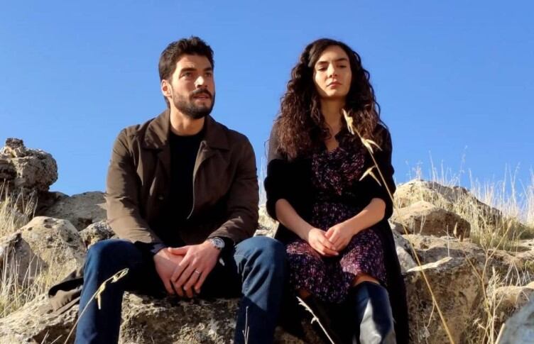 Akın Akınözü y Ebru Şahin como protagonistas de "Hercai". (Foto: Mia Yapim)