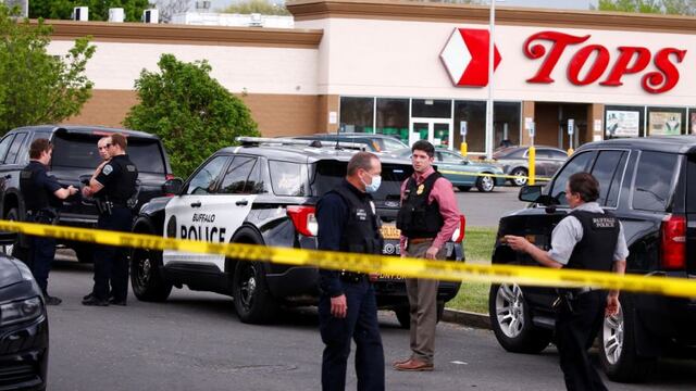 El FBI investiga como “crimen de odio” el tiroteo en un supermercado de Buffalo que dejó al menos 10 muertos