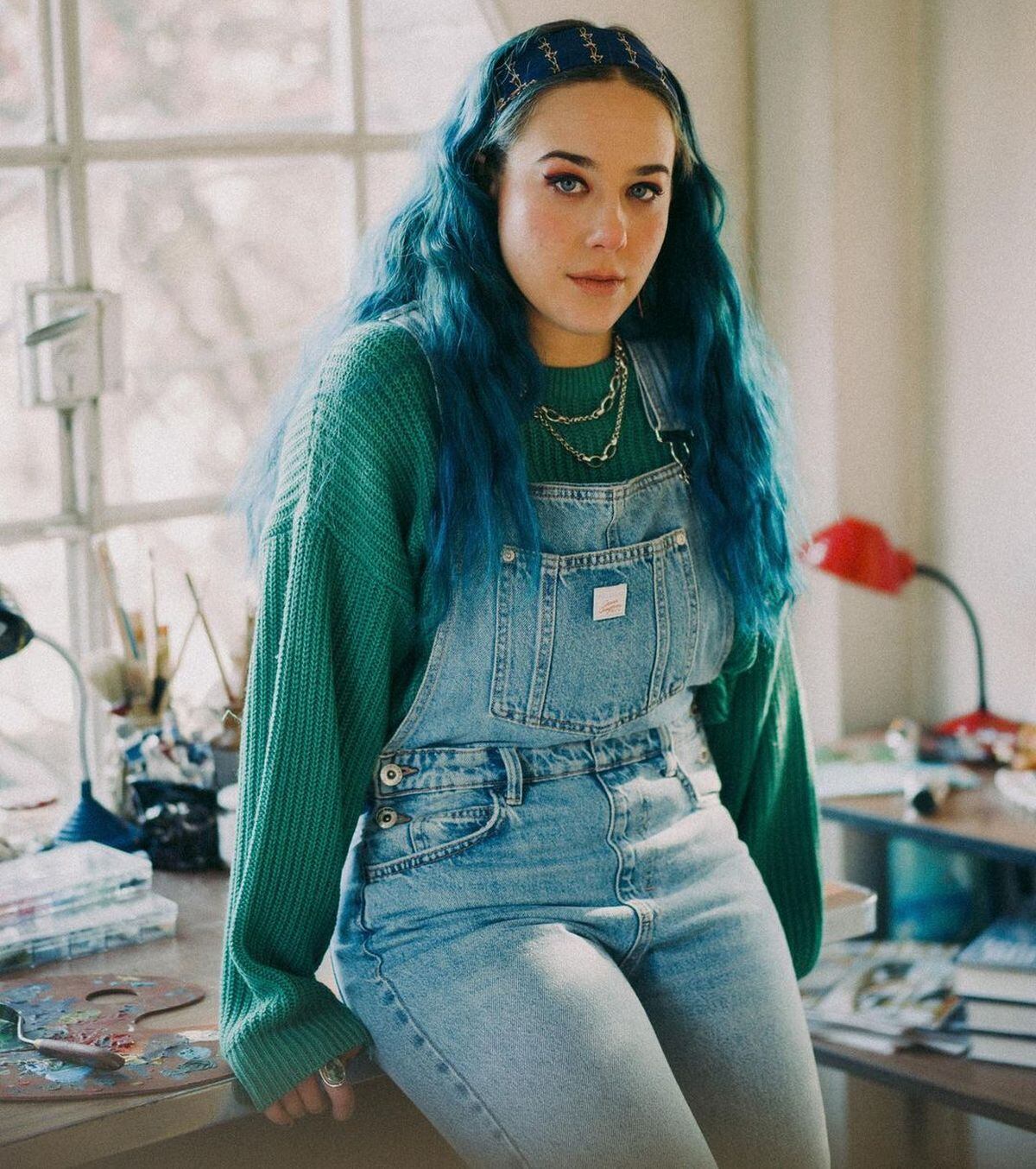 Aquí con su cabello color azul, tal como se le ve en "Ni una más" (Foto: Teresa de Mera / Instagram)