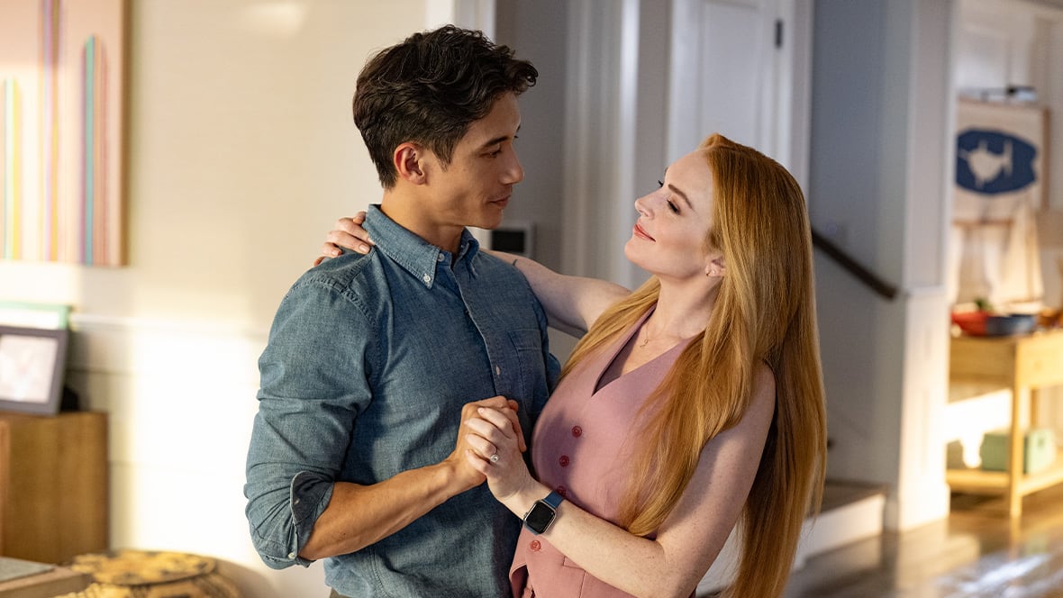 Eric Reyes (Manny Jacinto) y Anna (Lindsay Lohan) se casan al final de la comedia "Freakier Friday" (Foto: Walt Disney Pictures)