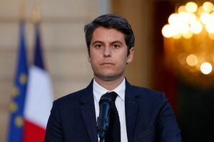 Francia: El primer ministro Attal dimite tras victoria de izquierda en legislativas