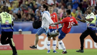 Perú vs. Chile: Gonzalo Jara se arrepiente de agresión a hincha que invadió campo