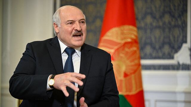 Bielorrusia: presidente Lukashenko advierte de que sus aviones ya pueden portar armas nucleares