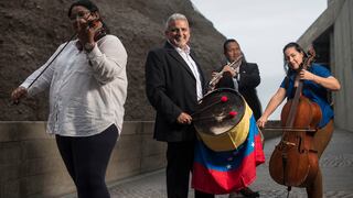 Son músicos, atienden mesas o taxean: conoce a la orquesta de migrantes venezolanos en el Perú