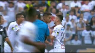 Paolo Guerrero casi se pelea en el partido ante el Santos
