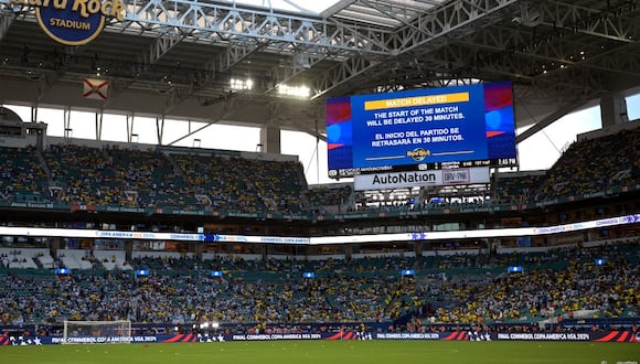 A message appears on a screen stating that the match will be delayed by 30 minutes ahead of the Conmebol 2024 Copa America tournament final football match between Argentina and Colombia at the Hard Rock Stadium, in Miami, Florida on July 14, 2024. (Photo by JUAN MABROMATA / AFP)