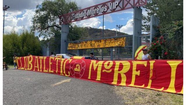 LIGA MX | Aficionados del Monarcas Morelia se congregan en el estadio Morelos para impedir mudanza