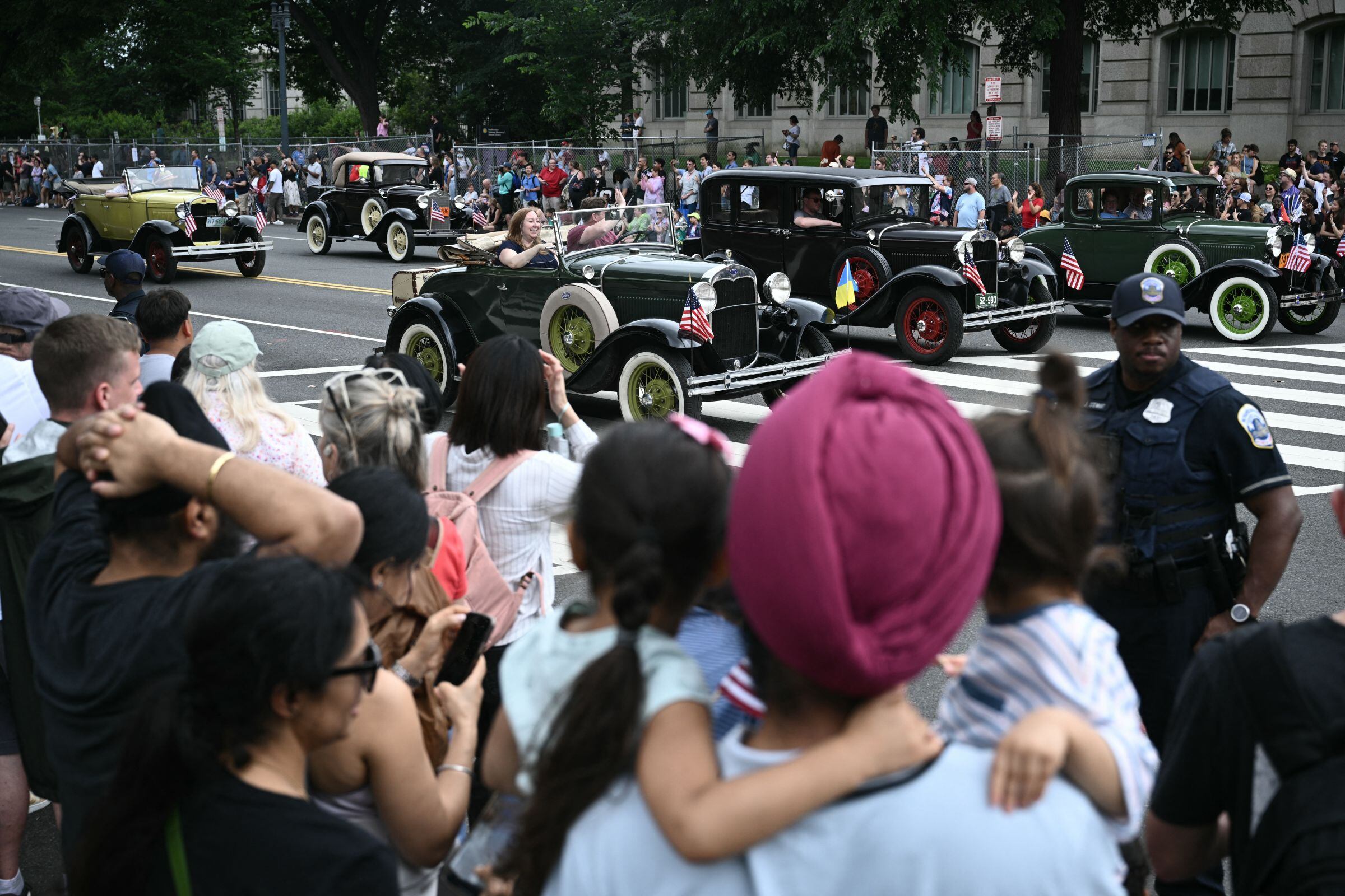 Comunidades enteras se reúnen para rendir homenaje a los caídos durante el Memorial (Foto: AFP)