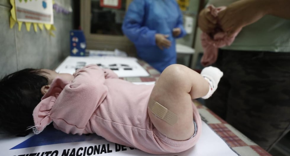 Una de las vacunas que reciben los bebes de dos meses es la que protege contra la poliomielitis, enfermedad cuyo último caso se presentó en 1991. (César Campos / @photo.gec)