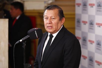 Eduardo Salhuana confirma cambios en cinco oficinas del Congreso de la República