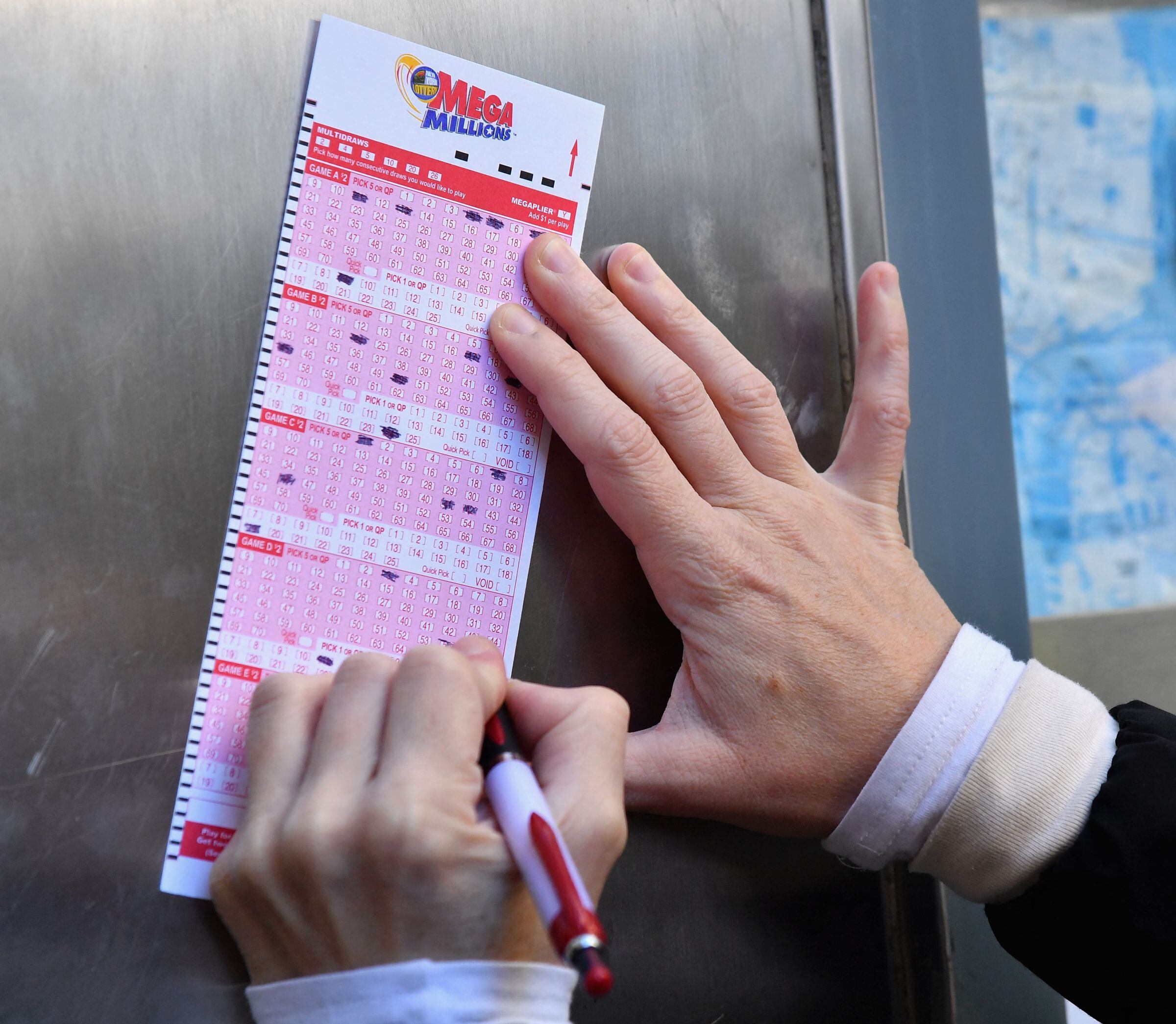 Puedes participar en el Mega Millions en 45 estados de EE.UU., además del Distrito de Columbia y las Islas Vírgenes Estadounidenses. (Foto: ANGELA WEISS / AFP)
