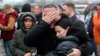 Familias angustiadas viven “desesperación total” tras ataque mortal en Moscú