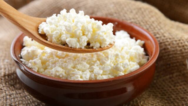 ¿Qué alimento aporta una gran cantidad de proteína, es baja grasa y te ayuda a formar músculo?