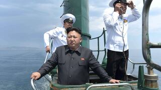 Kim Jong-un luce su poderío en altamar durante sesión de fotos