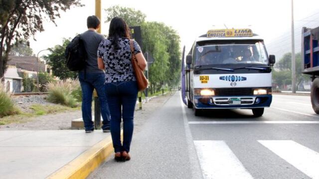 Multa de S/5 millones a 9 empresas por no respetar medio pasaje