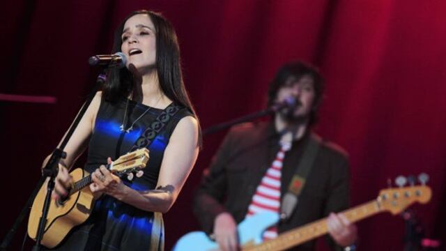 Julieta Venegas: "A la hora de escribir siempre estoy mirando hacia adelante"