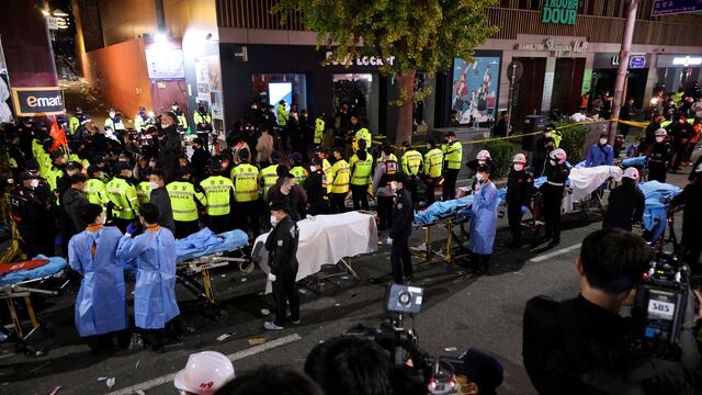 “Nunca pensé que algo como esto podía ocurrir en Corea”: Seúl vive escenas de terror tras mortal estampida en Halloween