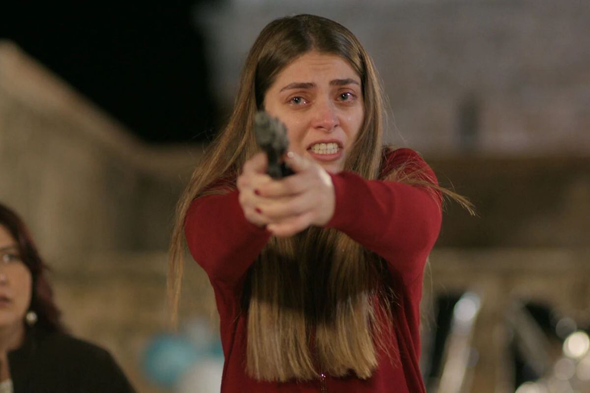 Yaren amenaza de muerte a Reyyan a la que responsabiliza de sus males (Foto: Mia Yapım)