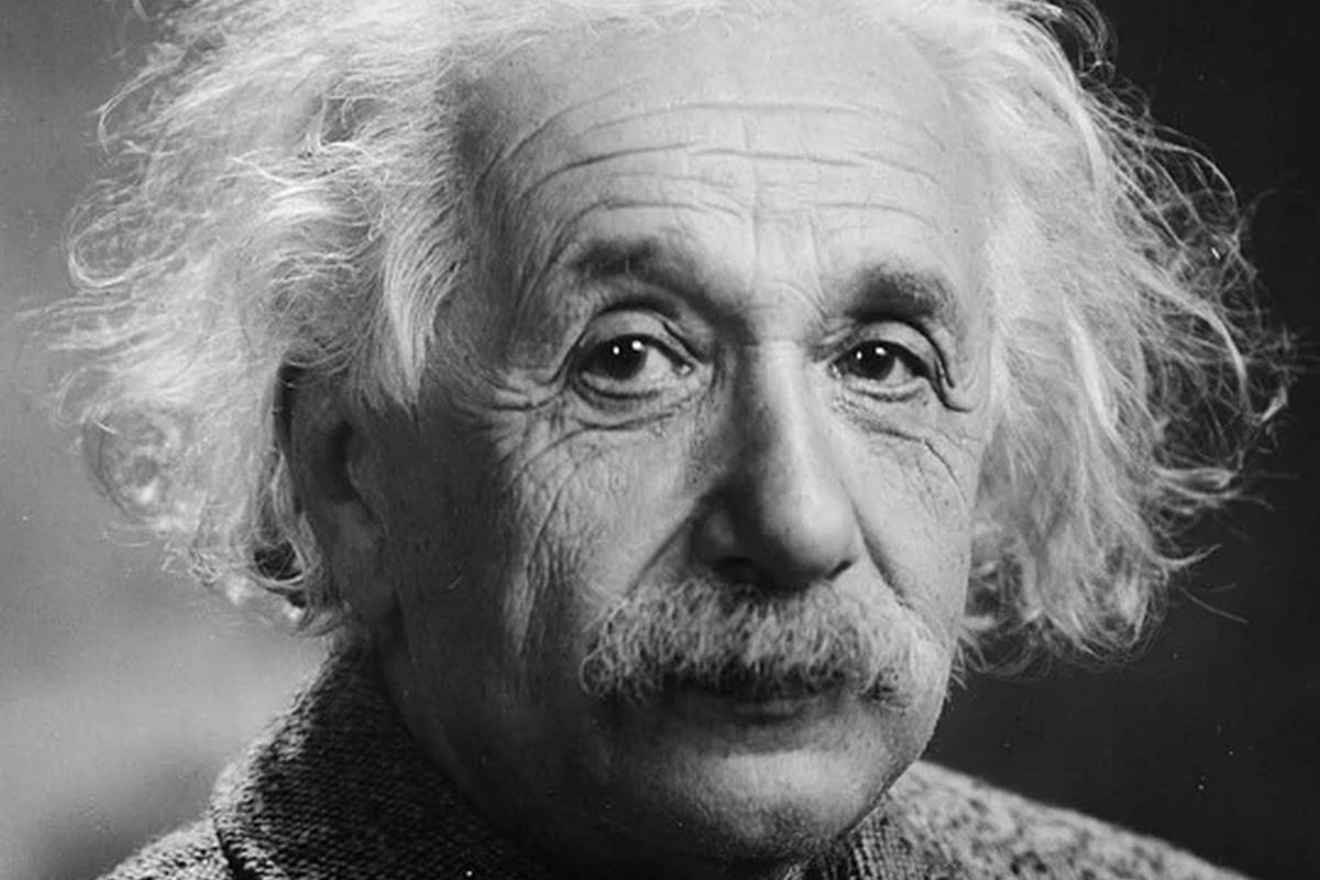 Albert Einstein, físico: "La vida es como montar en bicicleta. Para mantener el equilibrio, hay que seguir moviéndose"