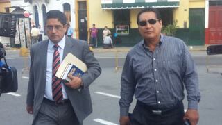 Alcalde Carlos Burgos llegó a la Dirincri por muerte de su hijo