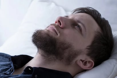 ¡No lo creerás! Esto es lo que sucede cuando alguien duerme con los ojos abiertos
