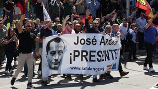España exhuma cuerpo del fundador de la Falange del antiguo mausoleo de Franco