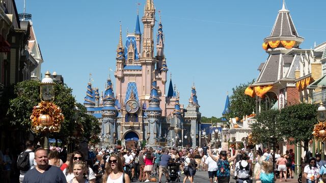 Los parques de Disney en Florida cierran ante la llegada del huracán Milton