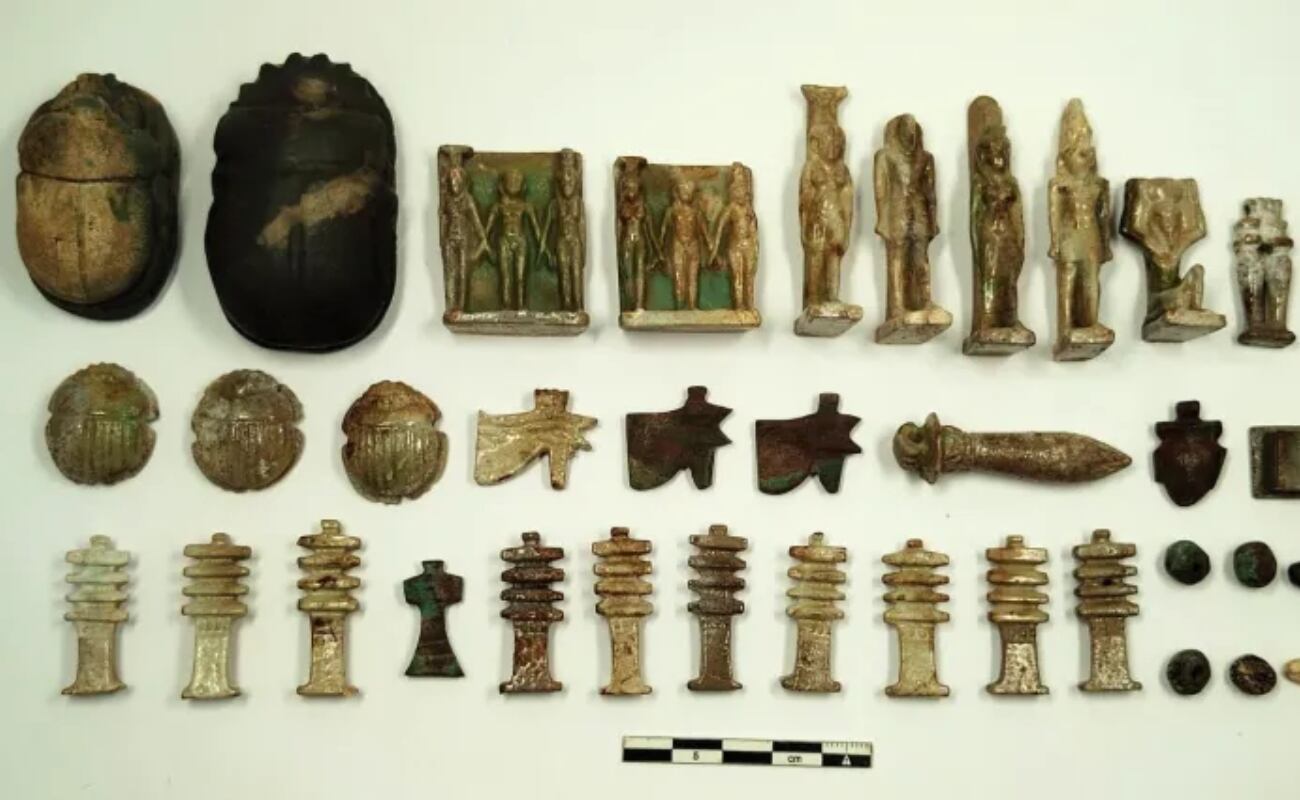 Un grupo de expertos de Egipto y España descubrieron 52 momias, de las cuales 13 tenían lenguas de oro y una tenía la uña cubierta con el mismo material.