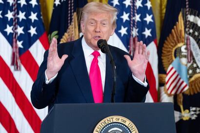 Trump critica a demócratas en caso Epstein y anuncia que quiere investigación federal contra Clinton