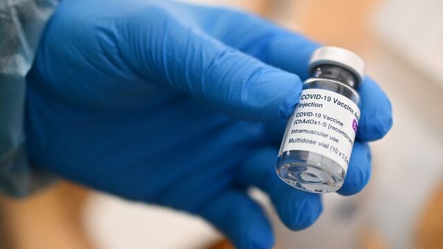 Coronavirus: EMA confirma “posible vínculo” de AstraZeneca con casos raros de coagulación