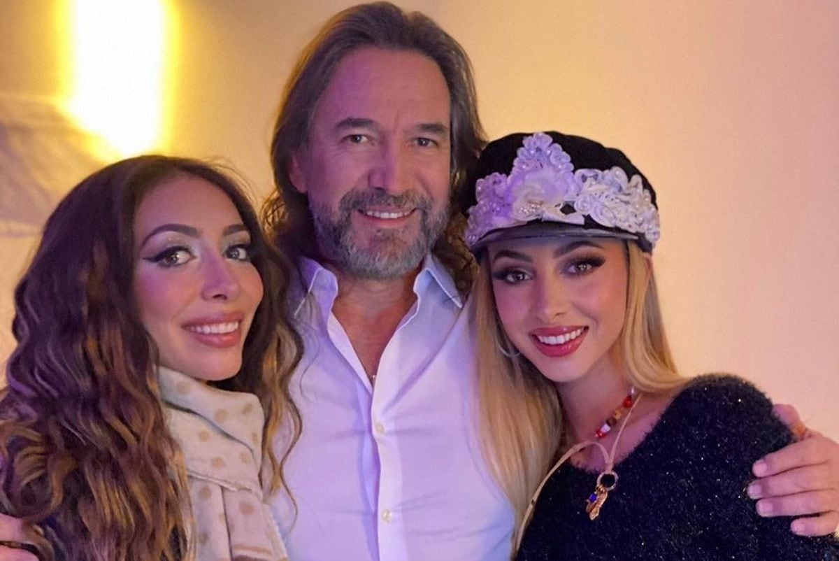 El cantante junto a Alison (izquierda) y Marla (derecha), sus hijas del último compromiso (Foto: Marla Solís / Instagram)