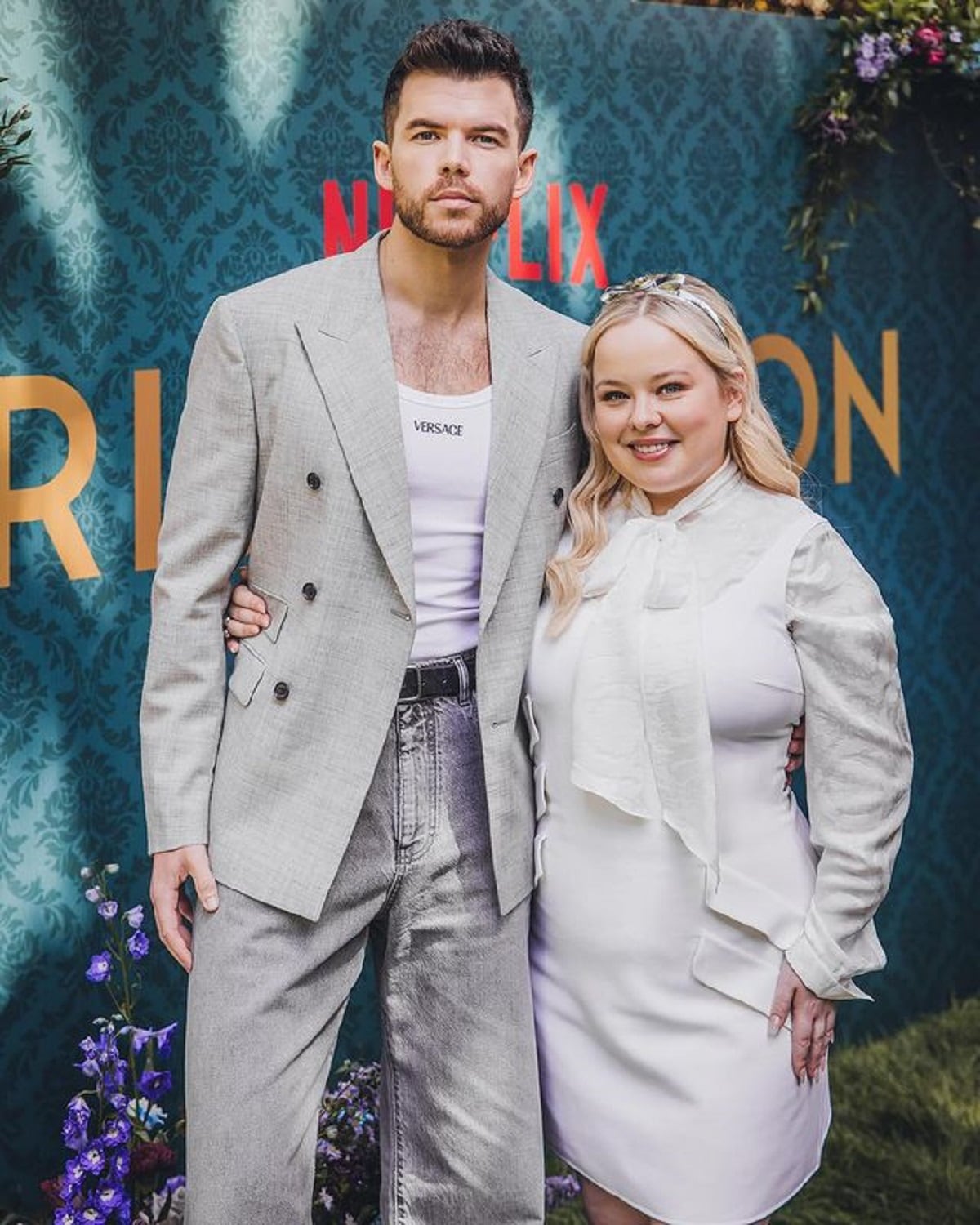 Nicola Coughlan y Luke Newton en uno de los eventos promocionales de la tercera temporada de "Bridgerton" (Foto: Nicola Coughlan/ Instagram)