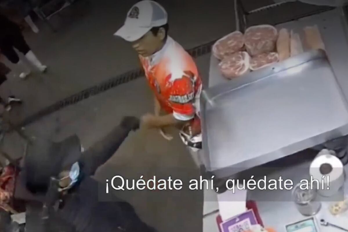 Los hechos se reportaron a primeras horas del día. Cámaras captaron el ilícito accionar. Foto: captura América Noticias