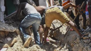 Haití busca sobrevivientes del poderoso terremoto que mató a cientos de personas