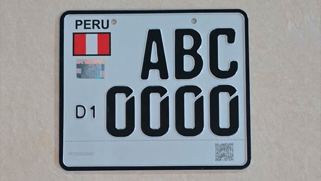 En la nueva Placa Única Nacional de Rodaje para vehículos menores de categoría L, destaca la implementación del chip RFID que permitirá su lectura automática a distancia mediante dispositivos manuales o pórticos instalados en la vía pública.