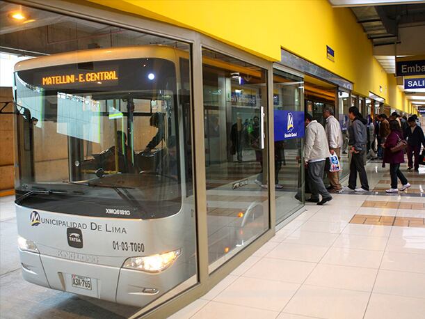 Durante el corte de luz se registraron inconvenientes en el servicio del Metropolitano. Lectores de tarjeta no funcionaban. (Foto: Andina)
