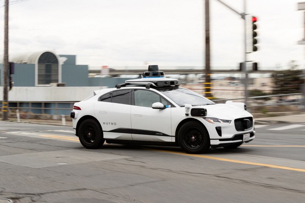 Actualmente Waymo hace pruebas de vehículos autónomos con el servicio de taxi. (Foto: AFP)