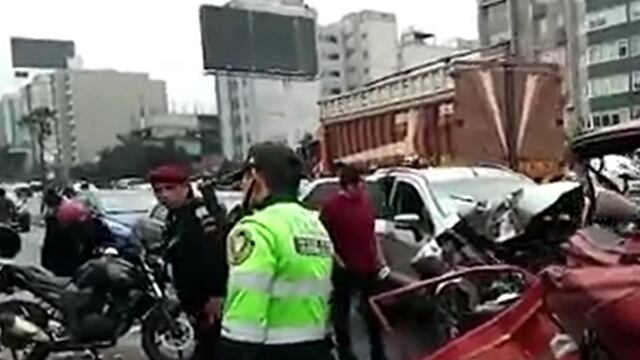 Surco: quíntuple choque en la Panamericana Sur deja tres personas heridas | VIDEO