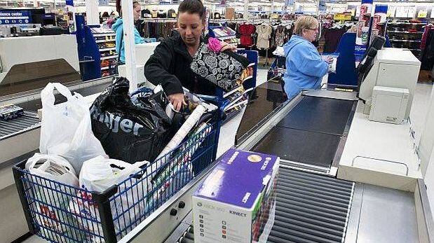 En términos mensuales, los precios de la energía subieron seis décimas y los de los alimentos solo una décima.